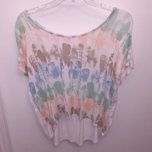 Light top with feathers